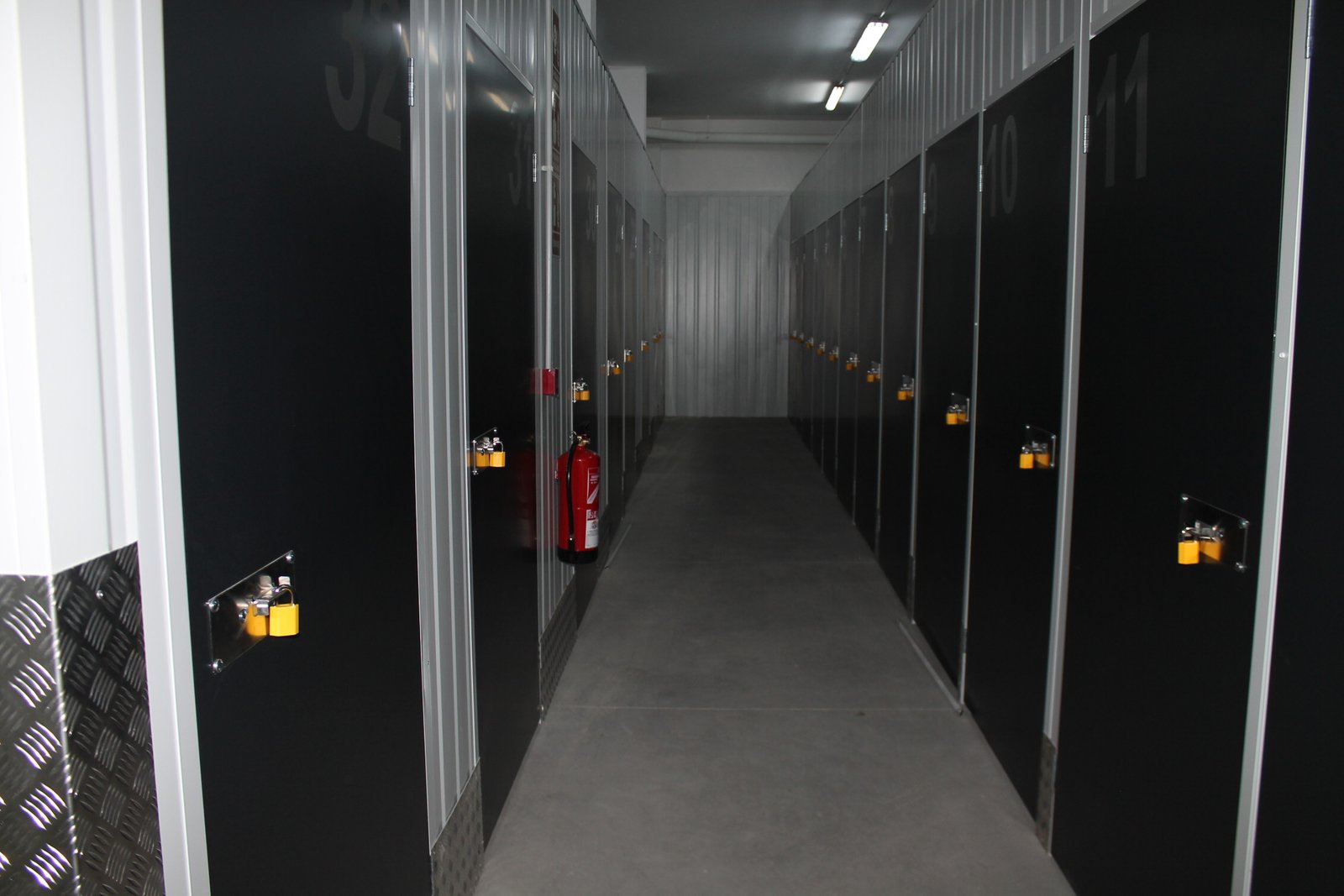 Pasillo de trasteros TecBox